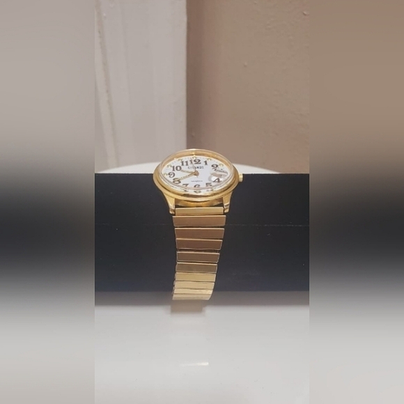 Accessories - 🌴Goldcolour vintagewristwatch, stainless steel ladies,gold stretchy adjustable.